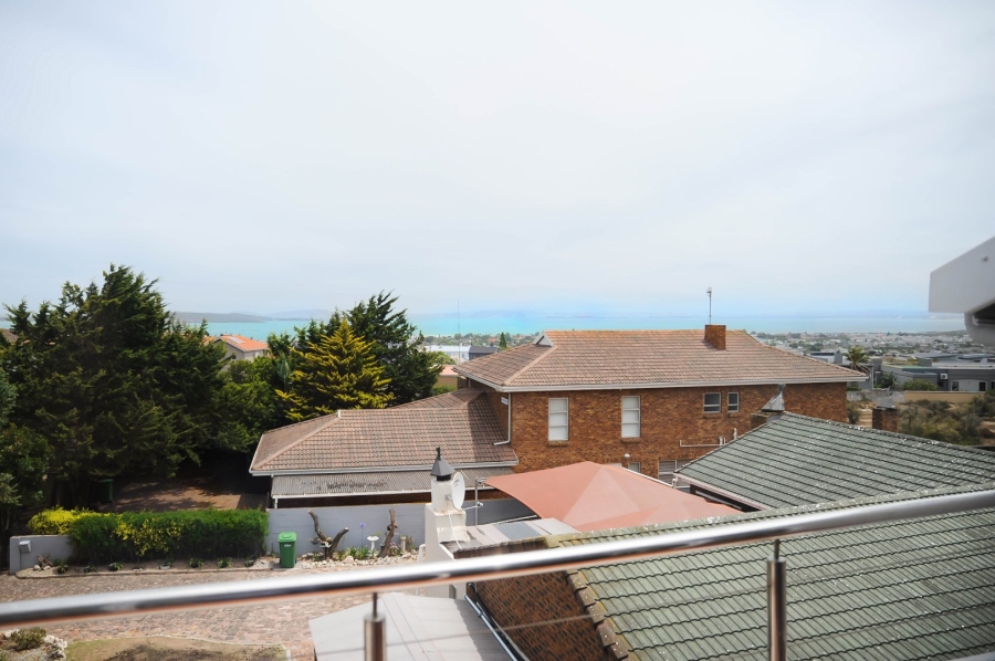 5 Bedroom Property for Sale in Myburgh Park Western Cape
